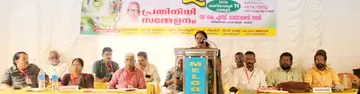 കെഎസ് കെടിയു ചാലക്കുടി ഏരിയ സമ്മേളനം കേന്ദ്ര വര്ക്കിങ് കമ്മിറ്റിയംഗം ലളിത ബാലന് ഉദ്ഘാടനം ചെയ്യുന്നു