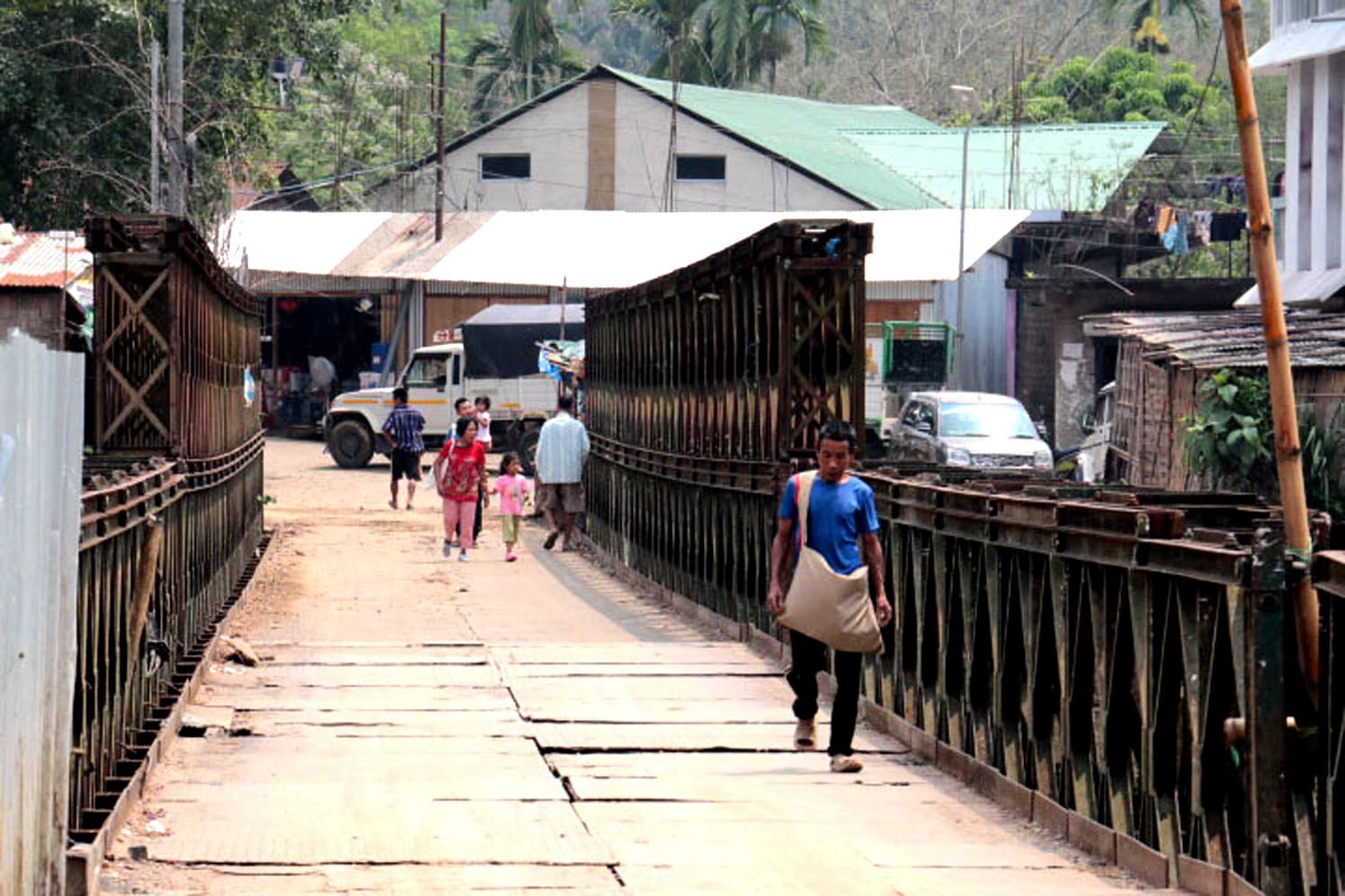 ലോംഗായ് നദിക്ക്‌ കുറുകെ മിസോറാമിലേക്കുള്ള പാലം