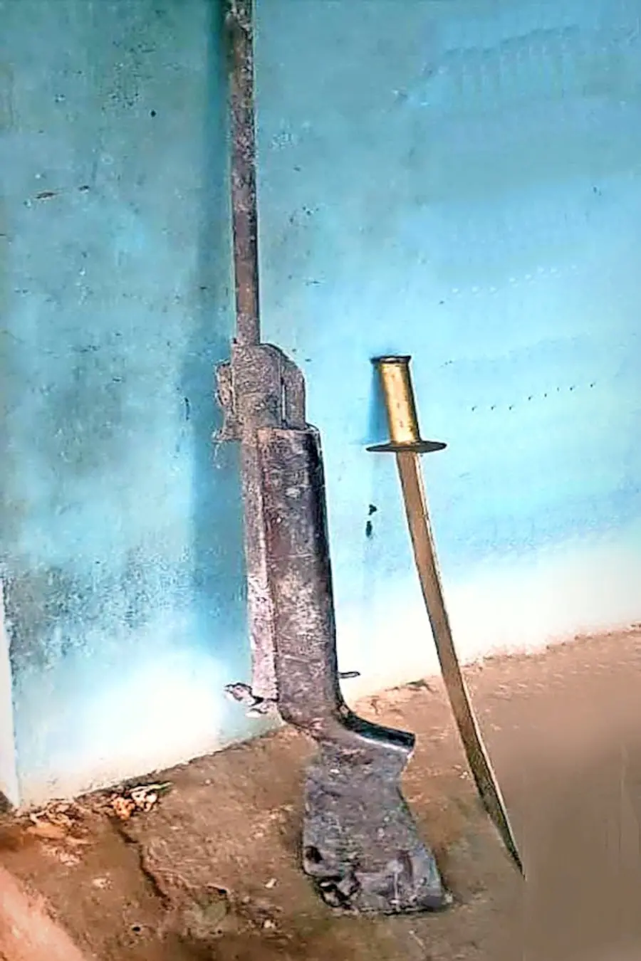 വടിവാൾ, തോക്ക്