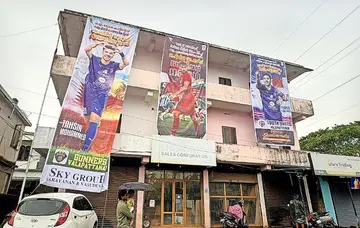 വളപട്ടണത്ത് സ്ഥാപിച്ച തഹ്സിൻ മുഹമ്മദിന്റെ ഫ്ലക്സ്