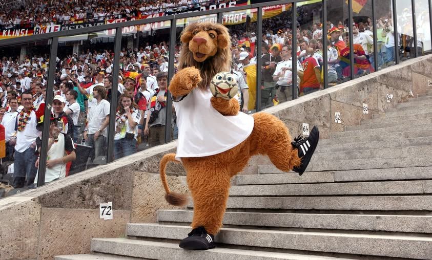 2006 football world Mascot.jpg