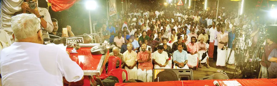 പുന്നപ്ര– വയലാർ 72–ാം വാർഷിക വാരാചരണത്തിന്റെ ഭാഗമായി പുന്നപ്രയിൽ സംഘടിപ്പിച്ച പൊതുയോഗം വി എസ് അച്യുതാനന്ദൻ ഉദ്ഘാടനംചെയ്യുന്നു (ഫയൽ ചിത്രം)