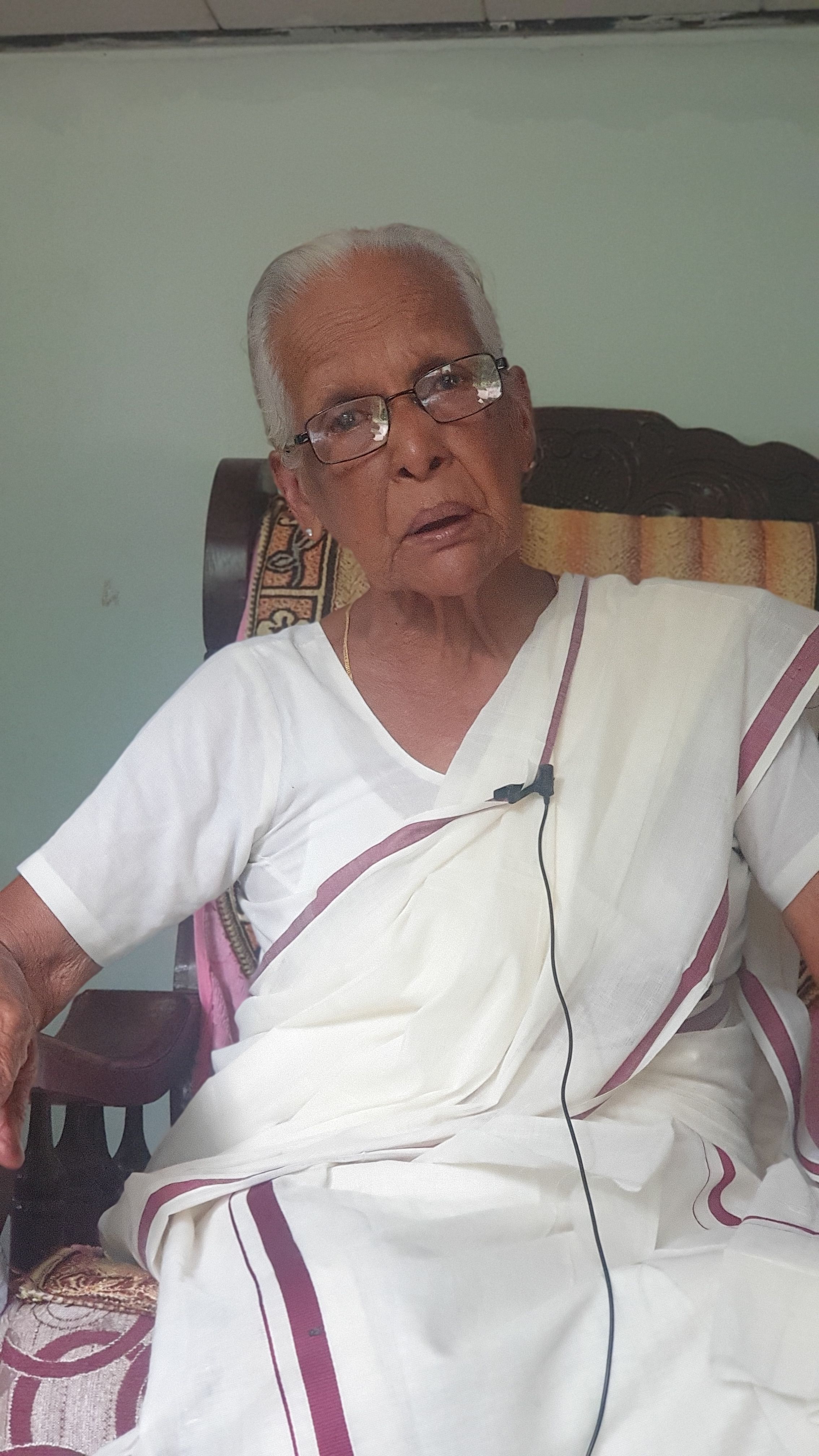ി കെ മേദിനി