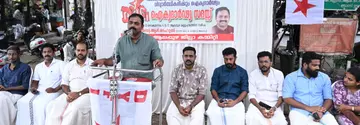നീറ്റ് ചോദ്യപേപ്പർ ചോർന്നതിൽ കേന്ദ്ര വിദ്യാഭ്യാസ മന്ത്രി രാജിവയ്ക്കണമെന്നാവശ്യപ്പെട്ടും സോനം വാങ്ചുക്കിന് ഐക്യദാർഢ്യം പ്രഖ്യാപിച്ചും
ഡിവൈഎഫ്ഐ ജില്ലാ കമ്മിറ്റി സംഘടിപ്പിച്ച ഐക്യദാർഢ്യ സദസ് കേന്ദ്രകമ്മിറ്റി അംഗം ആർ രാഹുൽ ഉദ്ഘാടനംചെയ്യുന്നു