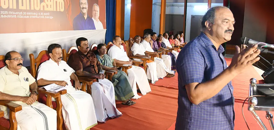 എൽഡിഎഫ് കൊല്ലം കോർപറേഷൻ തെരഞ്ഞെടുപ്പ് കൺവൻഷൻ സിപിഐ എം കേന്ദ്ര കമ്മിറ്റിഅംഗം
കെ എൻ ബാലഗോപാൽ ഉദ്ഘാടനം ചെയ്യുന്നു