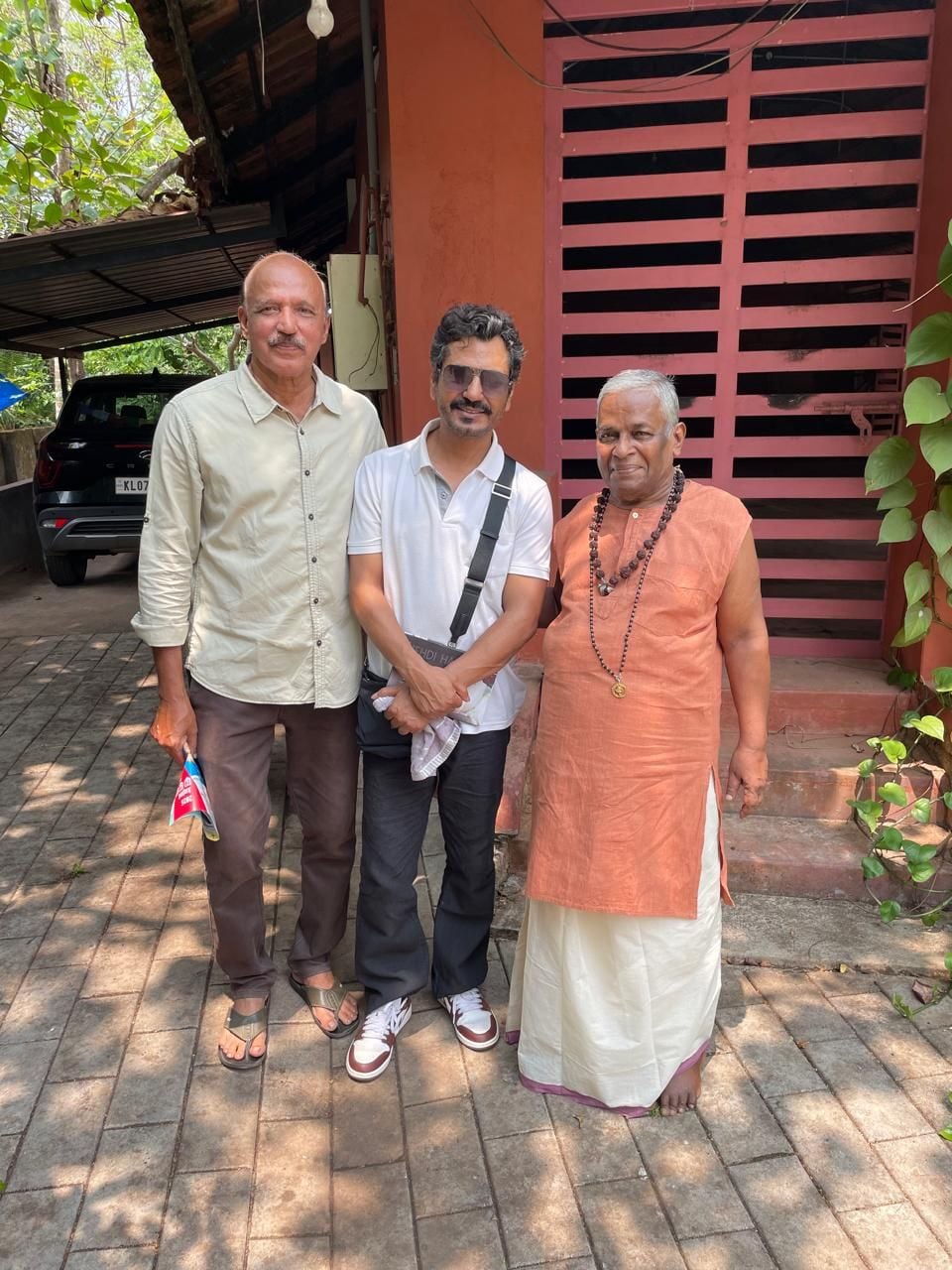 സി കെ ഹസ്സൻകോയ , വേണു ജി  എന്നിവർക്കൊപ്പം