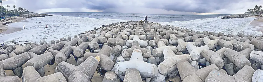 കാട്ടൂർ ബീച്ചിലെ നിർമാണം പൂർത്തിയായ പുലിമുട്ട് (ഫയൽ ചിത്രം)