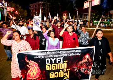 ഡൽഹി ജന്തർ മന്ദിറിലെ വിദ്യാർഥി സമരത്തെ അടിച്ചമർത്തുന്ന കേന്ദ്രസർക്കാർ നടപടിയിൽ പ്രതിഷേധിച്ച്
ഡിവൈഎഫ്ഐ കൊല്ലം ബ്ലോക്ക് കമ്മിറ്റി നേതൃത്വത്തിൽ ചിന്നക്കടയിൽ നടത്തിയ നെെറ്റ് മാർച്ച്