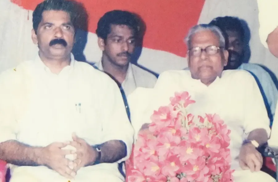 പൂമാല സ്വാമിക്കവലയില് നടത്തിയ പൊതുയോഗത്തില് പങ്കെടുക്കുന്ന
വി എസ് അച്യുതാനന്ദൻ