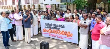 ഡൽഹിയിൽ നടക്കുന്ന വിദ്യാർഥി പ്രക്ഷോഭത്തിന് ഐക്യദാർഢ്യം പ്രഖ്യാപിച്ച്‌ എഫ്‌എസ്‌ഇടിഒ കൊല്ലം സിവിൽ സ്റ്റേഷനുമുമ്പിൽ നടത്തിയ യോഗം  ജില്ലാ സെക്രട്ടറി ബി സുജിത്‌ ഉദ്ഘാടനംചെയ്യുന്നു
