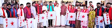 ഡൽഹിയിൽ നടക്കുന്ന പ്രക്ഷോഭത്തിൽ പങ്കെടുക്കാൻ പോകുന്ന ഡിവൈഎഫ്ഐ പ്രവർത്തകർക്ക് ആലപ്പുഴ റെയിൽവേ സ്റ്റേഷനിൽ നൽകിയ യാത്രയയപ്പ് സിപിഐ എം ജില്ലാ സെക്രട്ടറി ആർ നാസർ  ഉദ്ഘാടനംചെയ്യുന്നു 