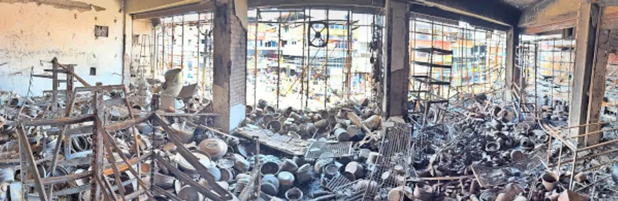 കത്തിയമർന്ന ഷാലിമാർ സ്റ്റോർ