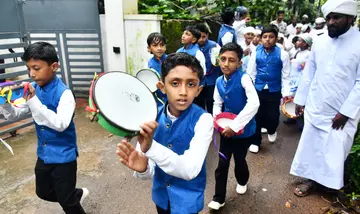 പെരുമണ്ണ പാറക്കണ്ടം നുസ്റുല്‍ ഇഖ്വാന്‍ സുന്നി മദ്രസ സംഘടിപ്പിച്ച നബിദിന റാലിയില്‍നിന്ന്