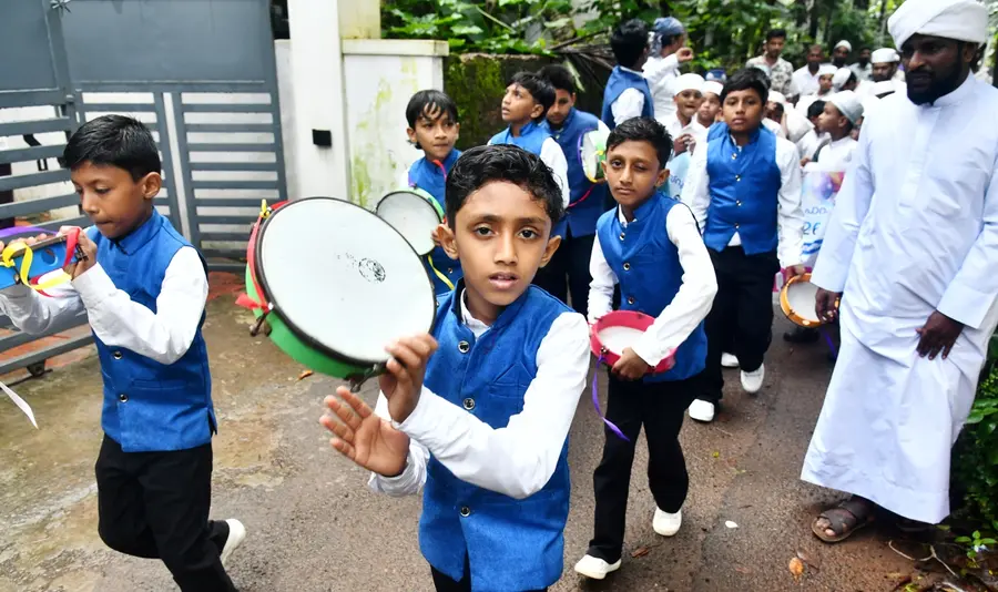 പെരുമണ്ണ പാറക്കണ്ടം നുസ്റുല്‍ ഇഖ്വാന്‍ സുന്നി മദ്രസ സംഘടിപ്പിച്ച നബിദിന റാലിയില്‍നിന്ന്