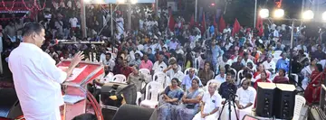 മാരാരിക്കുളം രക്തസാക്ഷിദിനാചരണത്തോടനുബന്ധിച്ച് ചേർന്ന പൊതുസമ്മേളനം സിപിഐ എം സംസ്ഥാന സെക്രട്ടറി എം വി ഗോവിന്ദൻ ഉദ്ഘാടനംചെയ്യുന്നു