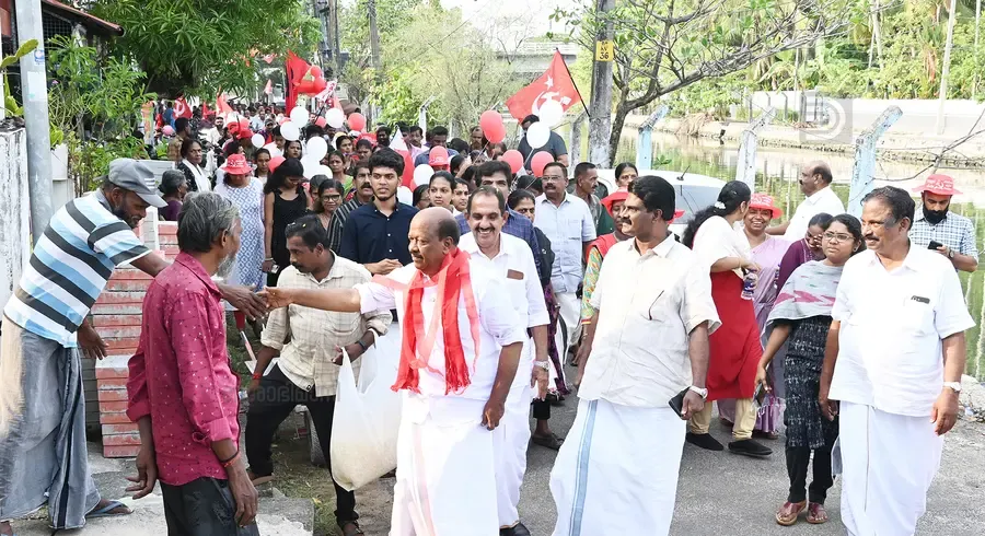 കൊല്ലം മണ്ഡലം എൽഡിഎഫ് സ്ഥാനാർഥി എസ് ജയമോഹന്റെ സ്വീകരണ പര്യടനം മുളക്കടറോഡിൽ എത്തിയപ്പോൾ