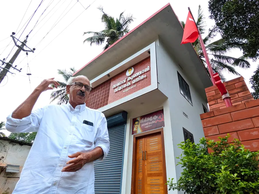 PT Ummer learned of S. Kunjali's death by listening to the All India Radio news in the afternoon.