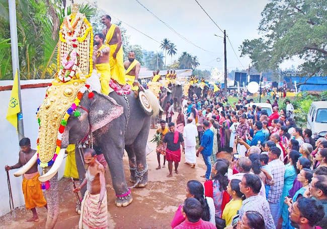 തലശേരി ജഗന്നാഥ ക്ഷേത്രോത്സവത്തിന്റെ സമാപന ദിവസം നടന്ന ആറാട്ടെഴുന്നള്ളത്ത്