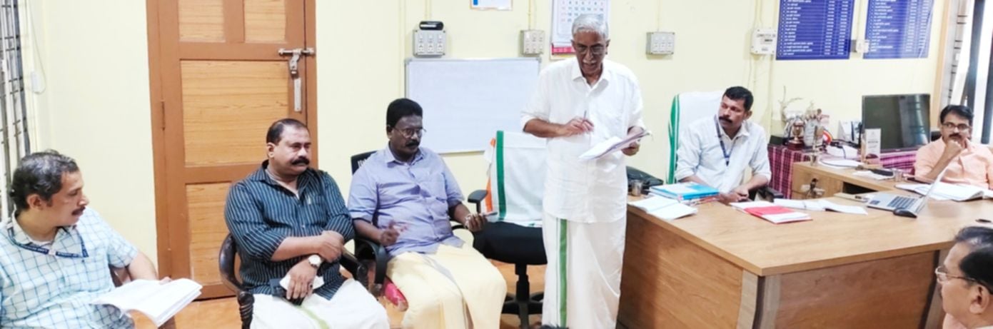 പൊന്നാനി താലൂക്ക് ഓഫീസിൽ ചേർന്ന യോഗത്തിൽ പി നന്ദകുമാർ എംഎൽഎ സംസാരിക്കുന്നു