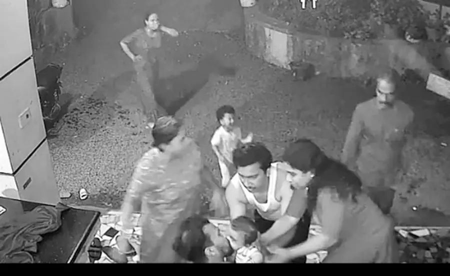 സിപിആർ നൽകി കുട്ടിയെ രക്ഷപ്പെടുത്തുന്ന സിസിടിവി ദൃശ്യം