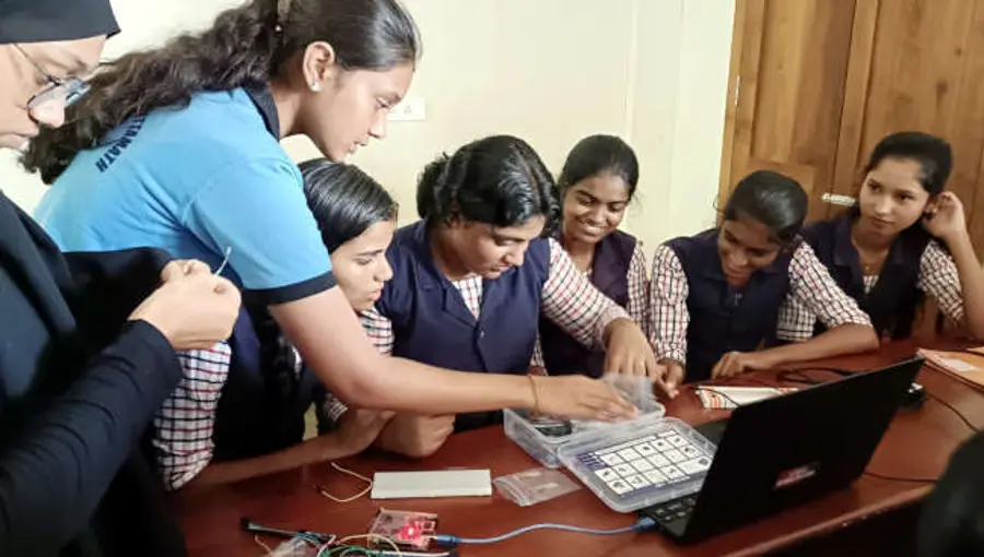 കുട്ടമത്ത് ഗവ. ഹൈസ്കൂളിലെ ലിറ്റിൽ കൈറ്റ്സ് കുട്ടി ടീച്ചർമാരുടെ ക്ലാസ്സിൽനിന്നുള്ള ദൃശ്യം