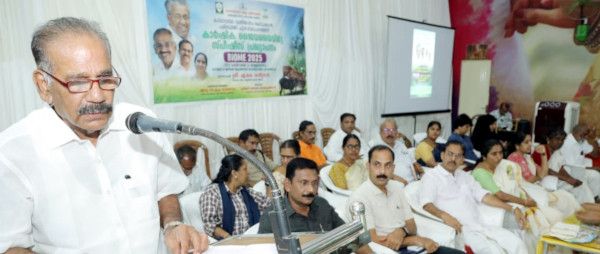 ജില്ലാ പഞ്ചായത്ത്  ജെെവ വെെവിധ്യ പരിപാലന സമിതിയുടെ കാർഷിക ജെെവ വെെിധ്യ സ്പീഷിസ് പ്രഖ്യാപനം  മന്ത്രി എ കെ ശശീന്ദ്രൻ നിർവഹിക്കുന്നു.