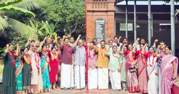 നീലേശ്വരം നഗരസഭയിലെ എൽഡിഎഫ് സ്ഥാനാർഥികൾ കയ്യൂർ രക്തസാക്ഷി പള്ളിക്കാൽ അബൂബക്കറിന്റെ
പാലായിയിലെ സ്മാരക സ്തൂപത്തിൽ പുഷ്പാർച്ചന നടത്തിയശേഷം പര്യടനത്തിന് തുടക്കം കുറിച്ചപ്പോൾ