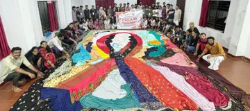 കാഞ്ഞങ്ങാട് നെഹ്റു കോളേജിൽ നടക്കുന്ന കണ്ണൂർ സർവകലാശാലാ എൻഎസ്എസ് നേതൃ ക്യാന്പിലൊരുക്കിയ എയ്ഡ്സ് ബോധവൽക്കരണ സാരി കൊളാഷ്