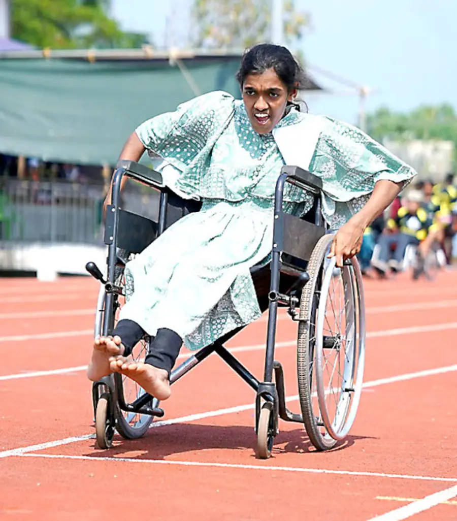 കുടുംബശ്രീ ജില്ലാമിഷൻ സംഘടിപ്പിച്ച ബഡ്‌സ്‌  സ്‌കൂൾ കായികമേളയിൽ വീൽചെയറിൽ  കുതിക്കുന്ന പെൺകുട്ടി