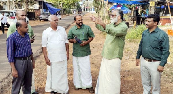 കാഞ്ഞങ്ങാട്ടെ ദേശീയപൈതൃക ഇടനാഴിയിലുള്‍പ്പെടുന്ന പ്രദേശങ്ങളിലൊന്നായ മേലാങ്കോട്ട് ഇ ചന്ദ്രശേഖരന്‍ എംഎല്‍എ, നഗരസഭ കൗണ്‍സിലര്‍ വി വി രമേശന്‍, വിനോദസഞ്ചാര വകുപ്പ് ഉദ്യോഗസ്ഥര്‍ എന്നിവര്‍ സന്ദര്‍ശിച്ചപ്പോള്‍​