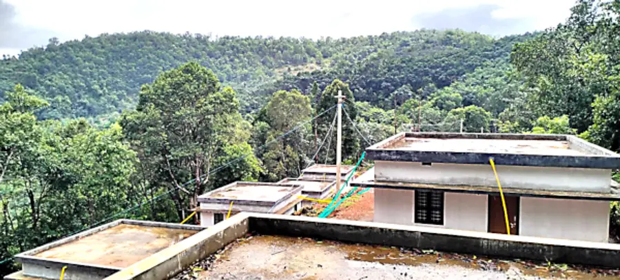 പത്തുകുടിയിൽ നിർമിച്ചുനൽകിയ വീടുകൾ 