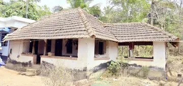 മടിക്കൈ കുണ്ടേനയിലെ കല്ലളൻ വൈദ്യരുടെ വീട്