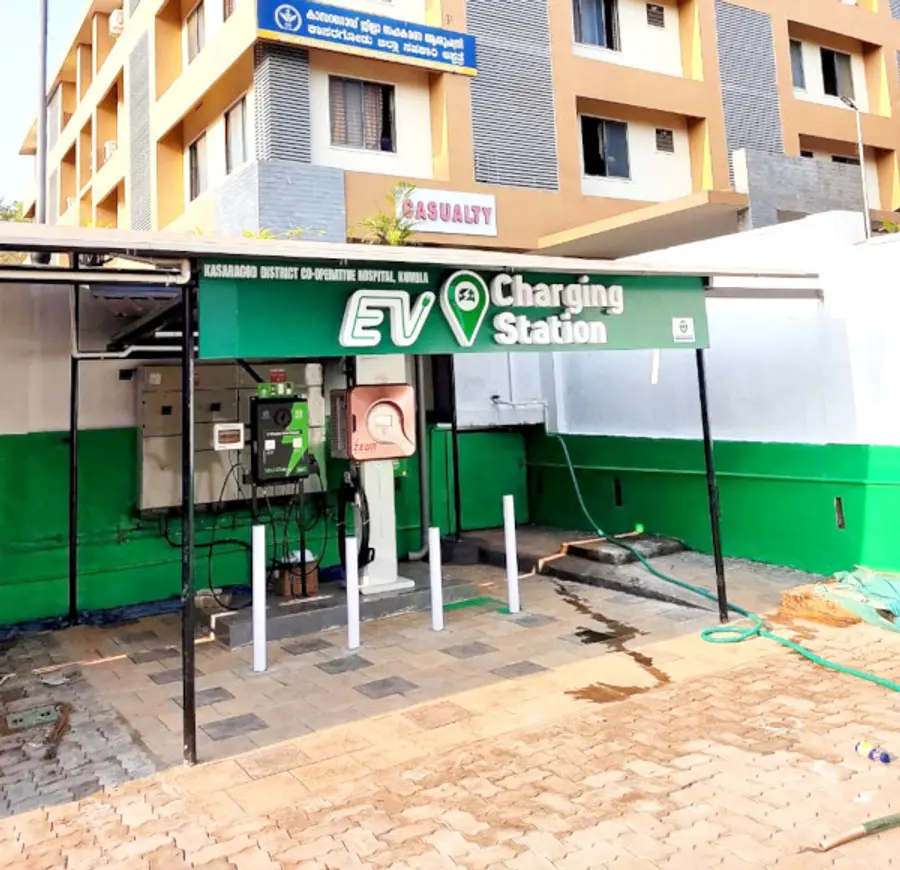 കുന്പള ജില്ലാ സഹകരണ ആശുപത്രിയിൽ സ്ഥാപിച്ച ഇലക്ട്രിക് വാഹന
ചാർജിങ് സ്റ്റേഷൻ