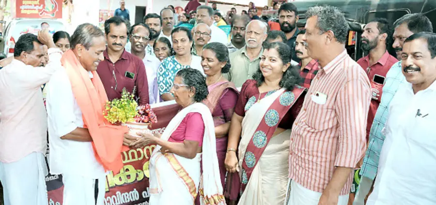 കാഞ്ഞങ്ങാട് മണ്ഡലം എൽഡിഎഫ് സ്ഥാനാർഥി ഗോവിന്ദൻ പള്ളിക്കാപ്പിലിന് എരിക്കുളത്ത് നൽകിയ സ്വീകരണം