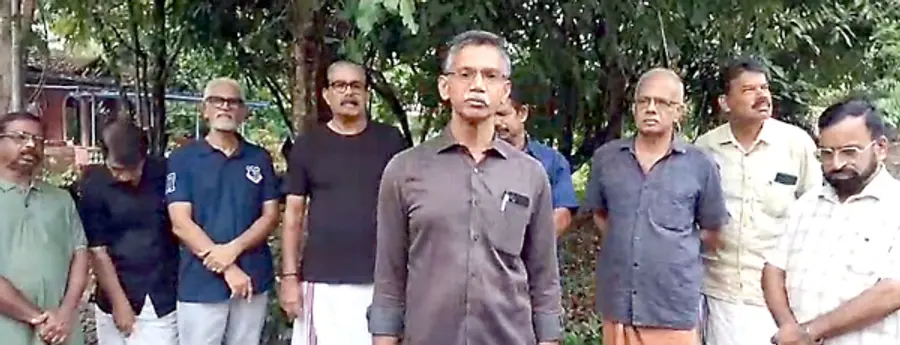 തണൽ കൂട്ടായ്മ നീലേശ്വരം കോട്ടം വേട്ടക്കൊരുമകൻ ക്ഷേത്രത്തിന്റെ  കുളത്തോട് ചേർന്ന്‌ ഒരുക്കിയ പച്ചത്തുരുത്തിൽ