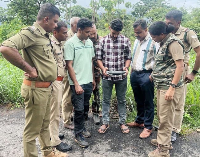 ആറളം ഫാം  ജനവാസമേഖലതയിൽ കാട്ടാനകളെ തടയാൻ   വനംവകുപ്പ്‌ തുടങ്ങിയ ഡ്രോൺ  നിരീക്ഷണം
