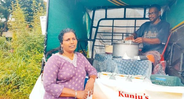 സി അനുരാജും ഭാര്യയും വാഹനത്തിൽ ബിരിയാണി വിൽക്കുന്നു 