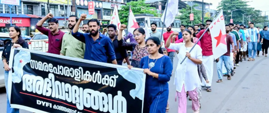 ധർമേന്ദ്രപ്രധാന്റെ രാജിയിൽ ഡിവൈഎഫ്‌ഐ കാഞ്ഞങ്ങാട്ട്‌ നടത്തിയ ആഹ്ലാദപ്രകടനം