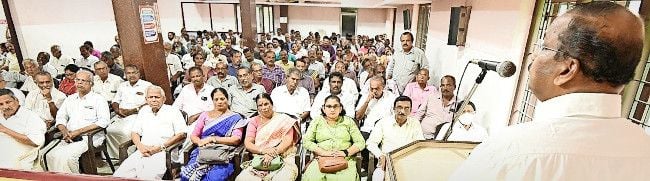 ട്രേഡ് യൂണിയൻ, കർഷക – കർഷകത്തൊഴിലാളി സംഘടന സംയുക്ത വേദി ജില്ലാ കൺവൻഷൻ കെഎസ്‌കെടിയു സംസ്ഥാന ജനറൽ സെക്രട്ടറി  എൻ ചന്ദ്രൻ ഉദ്ഘാടനം ചെയ്യുന്നു