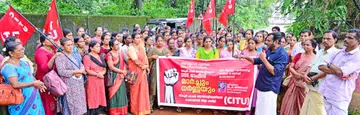 സ്‌കൂൾ പാചകത്തൊഴിലാളി യൂണിയൻ (സിഐടിയു) നേതൃത്വത്തിൽ വിവിധ ആവശ്യങ്ങളുന്നയിച്ച്‌  കാസർകോട്‌ ഡിഡിഇ ഓഫീസിലേക്ക്‌ നടത്തിയ മാർച്ച്‌   സിഐടിയു ജില്ലാ ജനറൽ സെക്രട്ടറി പി മണിമോഹൻ ഉദ്‌ഘാടനംചെയ്യുന്നു