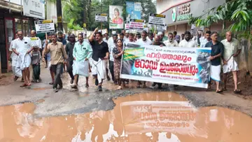 കയ്പമംഗലം ചളിങ്ങാട് മേഖലയിൽ ഹർത്താലിന്റെ ഭാഗമായി നടന്ന പ്രതിഷേധ പ്രകടനം