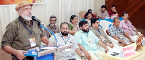 ഡിഫറന്റ് ലി ഏബിള്‍ഡ് പേഴ്സണ്‍സ് വെല്‍ഫെയര്‍ ഫെഡറേഷന്‍ (ഡിഎഡബ്ല്യുഎഫ്) ജില്ലാ സമ്മേളനം സിപിഐ എം ജില്ലാ സെക്രട്ടറി എം രാജഗോപാലന്‍  ഉദ്ഘാടനംചെയ്യുന്നു