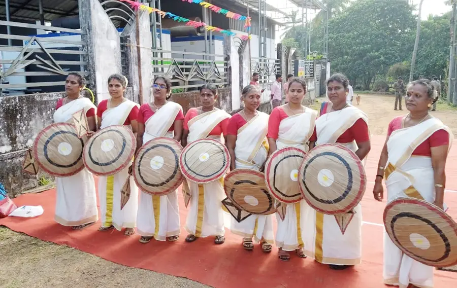 ചെരിപ്പൂർ ശ്രീരൂപ നാടൻ കലാസംഘം എന്ന പേരിലുള്ള വനിതകളുടെ കുടച്ചോഴിക്കളി സംഘം