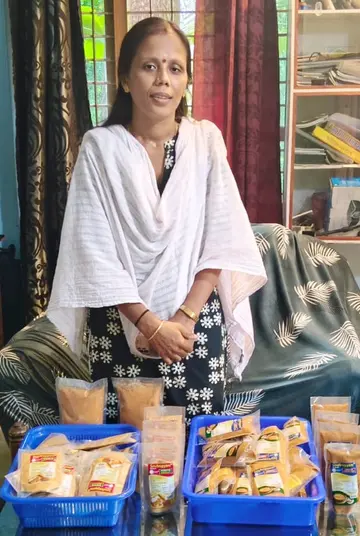 സന്ധ്യ ഉണ്ടാക്കിയ
പൊടികള്ക്കൊപ്പം 