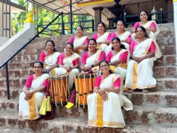തിമിരി നൂഞ്ഞയിലെ ഉദയ വായനശാല ആൻഡ് ഗ്രന്ഥാലയം വനിതാവേദിയുടെ വാദ്യകലാ സംഘം