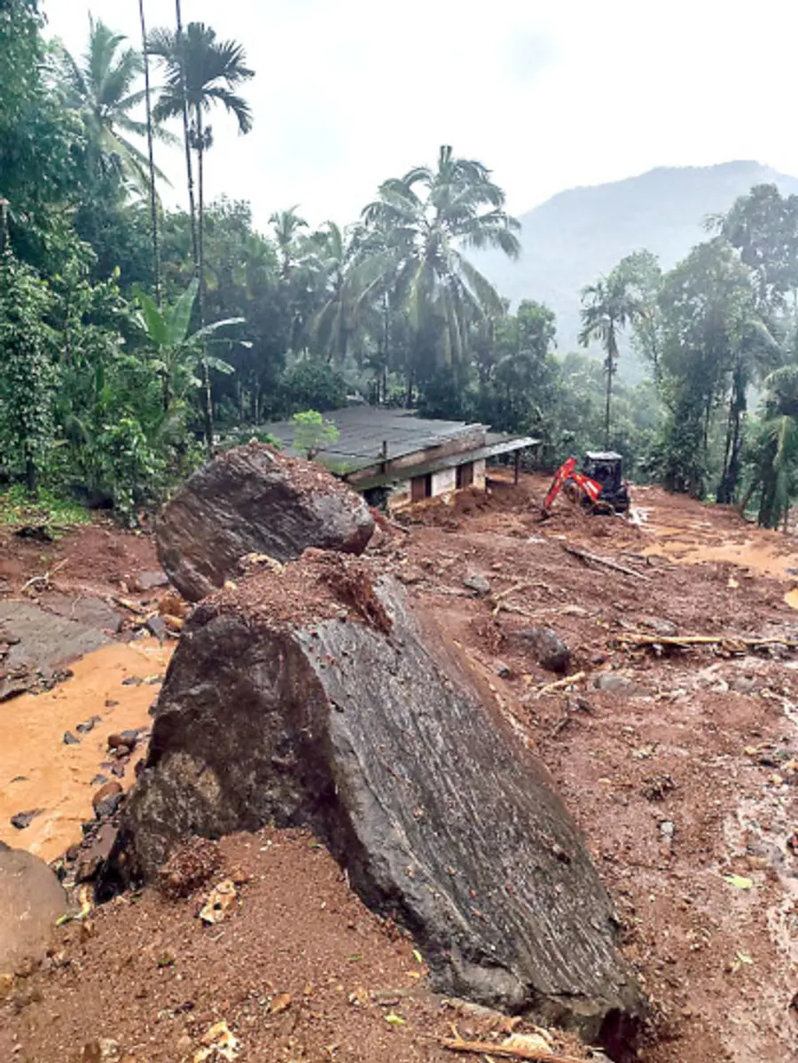 ഉരുൾ പൊട്ടലിനെത്തുടർന്ന് വാസയോഗ്യമല്ലാതായിത്തീർന്ന ചെറുപുഴ ഇല്ലിമൂട്ടിൽ സാബുവിന്റെ
വീടും പറമ്പും (ഫയൽചിത്രം)