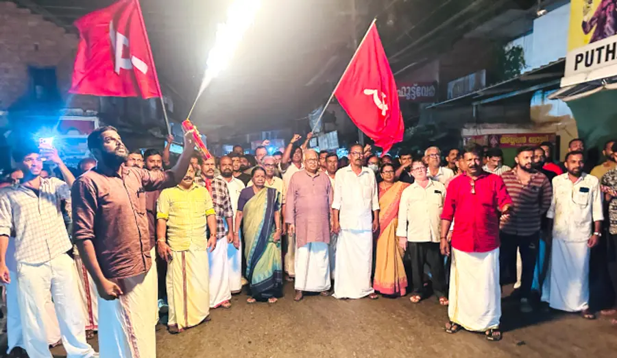 സിപിഐ എം സംസ്ഥാന സെക്രട്ടറിയറ്റംഗമായശേഷം പാട്യത്തെത്തിയ പി ജയരാജന് സ്വീകരണം നൽകിയപ്പോൾ
