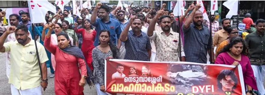 നെടുമ്പാശേരി വാഹനാപകട കേസ് അട്ടിമറിക്കാൻ ശ്രമിക്കുന്ന യുഡിഎഫ് സർക്കാർ നീക്കത്തിനെതിരെ ഡിവൈഎഫ്ഐ ജില്ലാ കമ്മിറ്റി
ആലപ്പുഴ കലക്ടറേറ്റിലേക്ക് സംഘടിപ്പിച്ച പ്രതിഷേധ മാർച്ച്