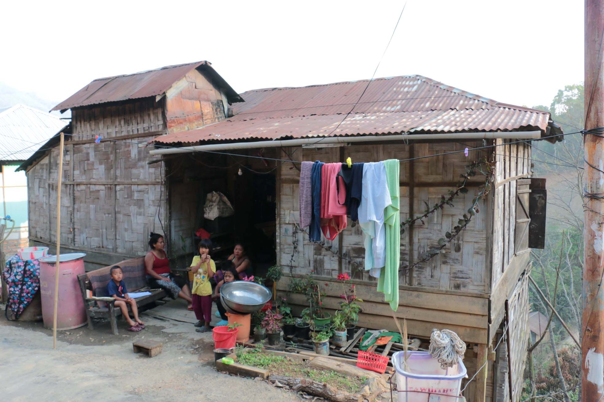 നോപ്പായിലേക്കുള്ള വഴിയിലെ ഒരു വീട്