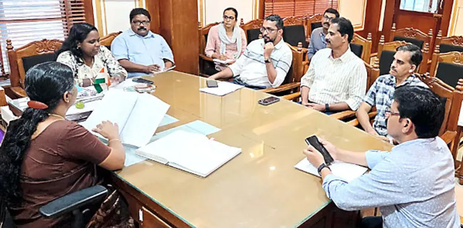 ജില്ലയിലെ തീരദേശമേഖലയിൽ സംഭവിക്കുന്ന മാറ്റങ്ങൾ പഠിക്കുന്നതിനായി ജില്ലാ പഞ്ചായത്തധികൃതരും
കണ്ണൂർ സർവകലാശാല പ്രതിനിധികളും തമ്മിൽ നടന്ന ചർച്ച